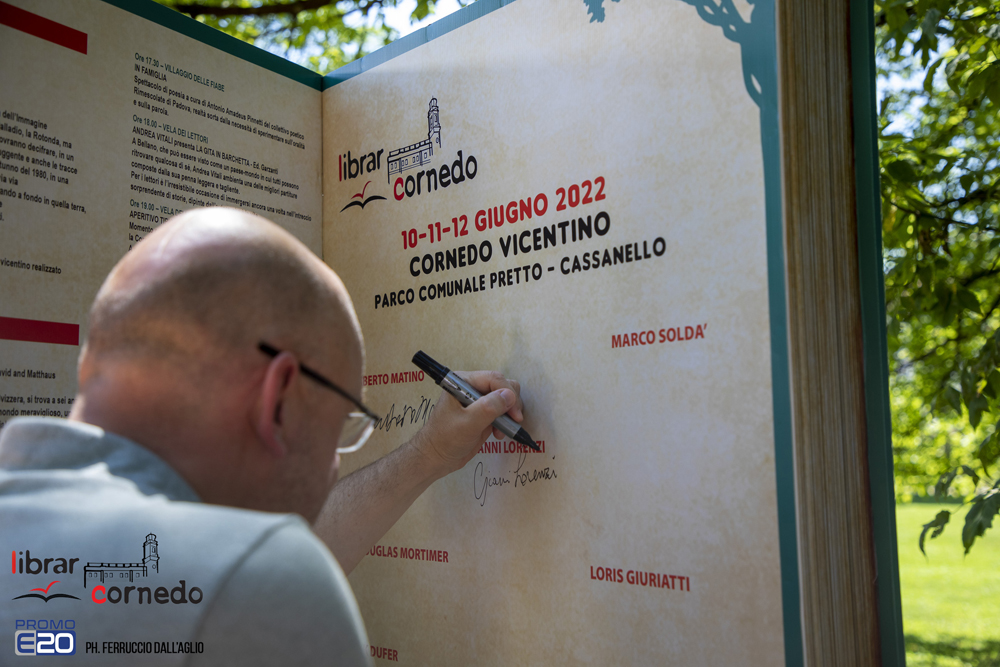 2022-LibrarCornedo-0396
