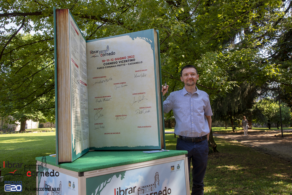 2022-LibrarCornedo-1136