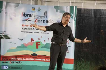 2022-LibrarCornedo-1040